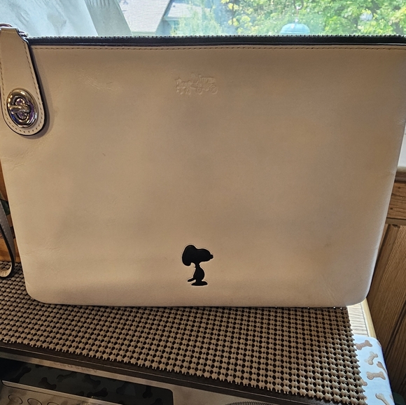Coach White Leather Pouch Snoopy X Rare - Picture 1 of 14